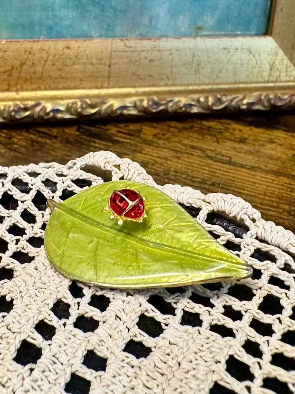 Vintage LIA Green Enamel Leaf Lady Bug Trembler Brooch Pin
